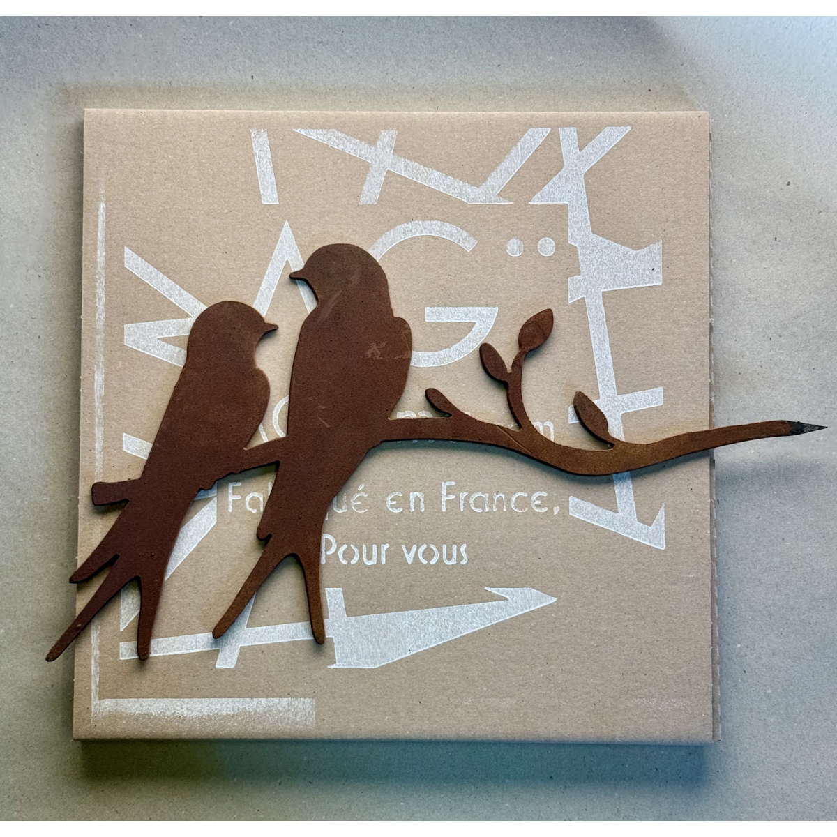 Couple d'oiseaux, des pies, en acier Corten, a planter dans un tronc ou un poteau