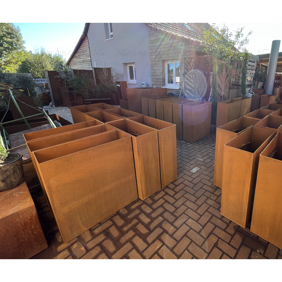 Bac rectangulaire sur-mesure en acier Corten à la pièce ou en petite série