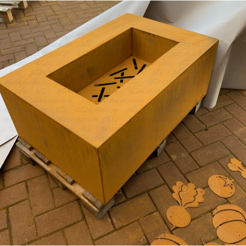 Un Brasero Corten modele compo, prêt à être expédié sur sa palette.