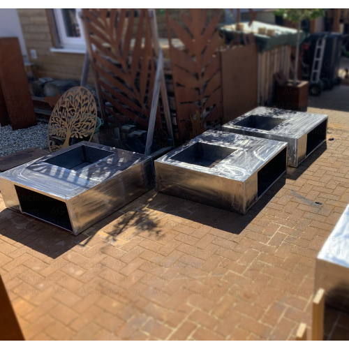 Voici quelques Brasero en acier Corten qui sortent de l'atelier, prêt à être patiné avec de l'eau ou de l'accélérateur.