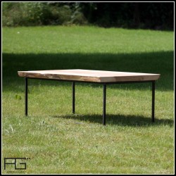 Table basse Axis type industriel en bois massif, bords brut, Live-Edge et acier brut. Artisanat Francais.
