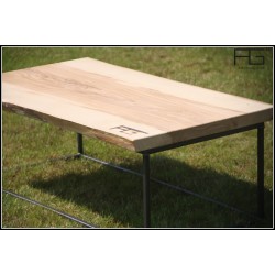 Table basse Axis type industriel en bois massif, bords brut, Live-Edge et acier brut. Artisanat Francais.