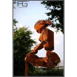 Femme en tailleur en equilibre, Sculpture Acier corten