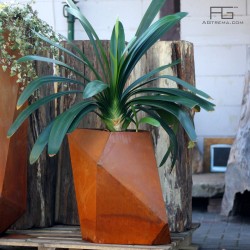 Bac a fleurs moderne en acier Corten low-poly, effet origami